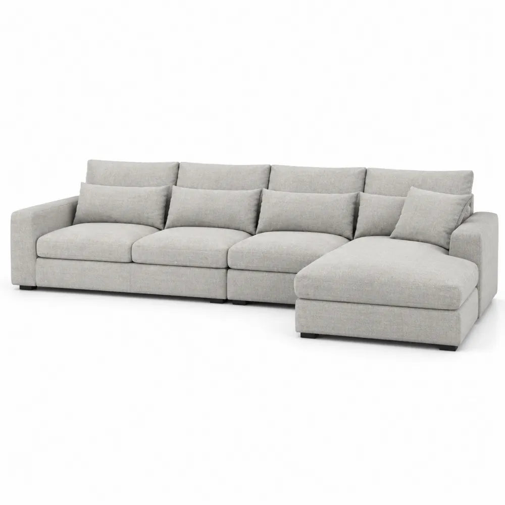 Divano angolare in tessuto grigio con chaise longue e cuscini