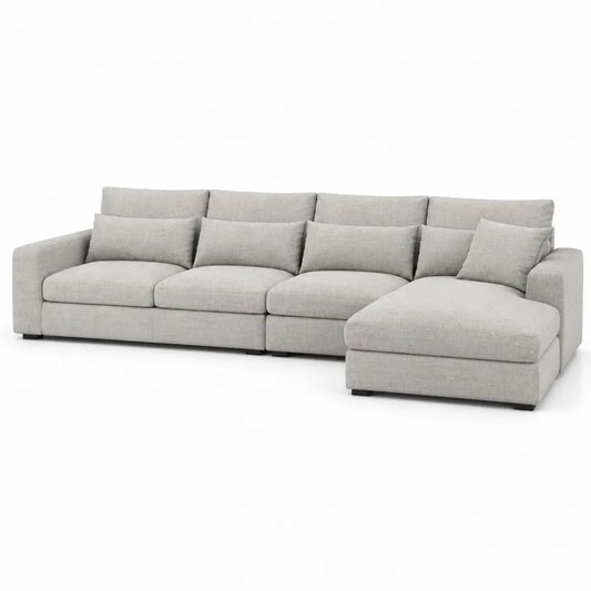 Divano angolare in tessuto grigio con chaise longue e cuscini