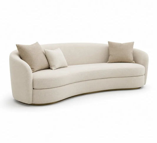 Divano curvo in tessuto beige con cuscini